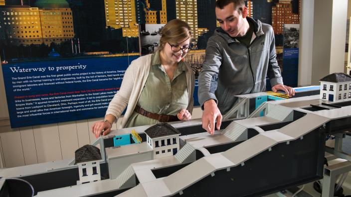 Erie Canal Discovery Center, who to operate the lock